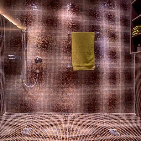 Zingy Chalet In - 6bedrooms Villa *